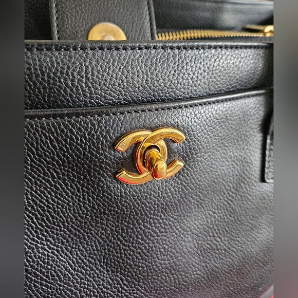 Chanel Black Caviar Tote With Strap & Removable Pouch - Picture 16 of 16